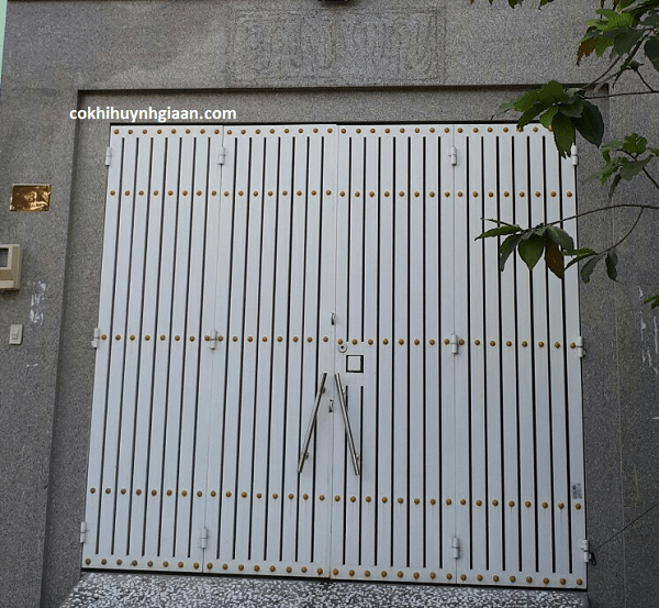 cửa cổng sắt q4