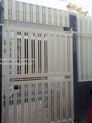 cổng sắt lùa